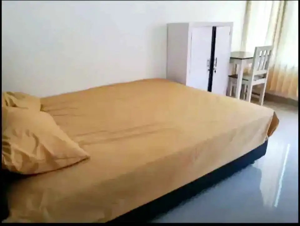 7 beds 7 bathrooms – Flat