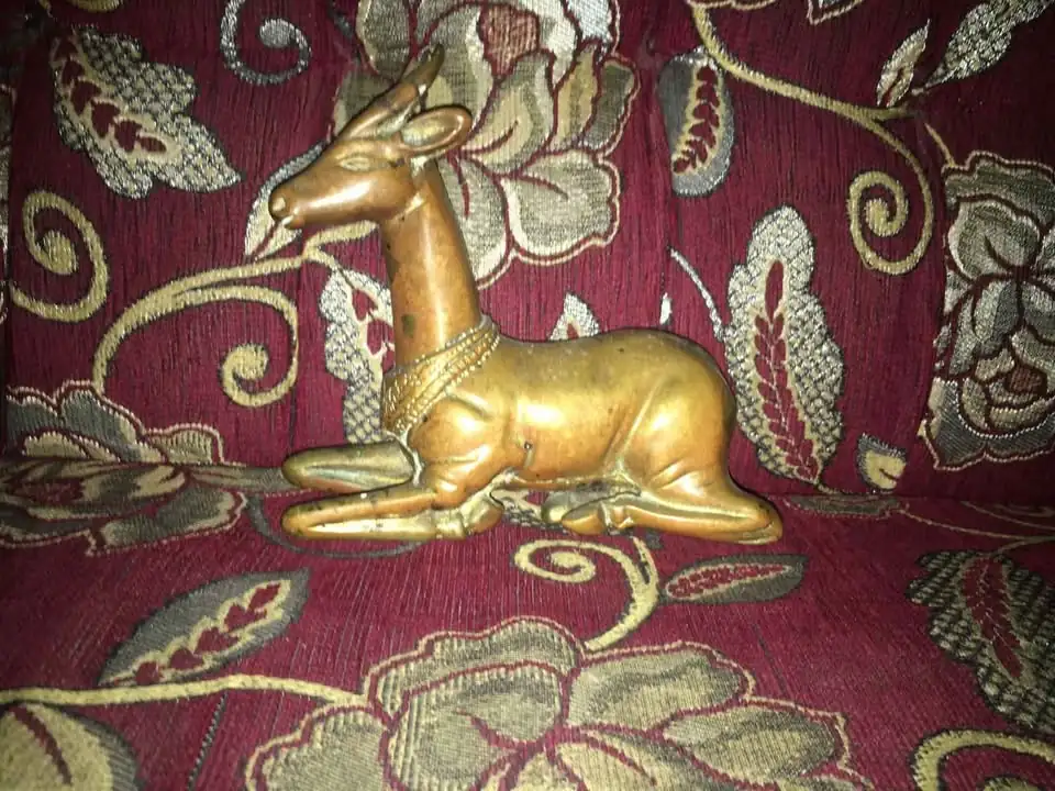 Patung kuningan rusa antik