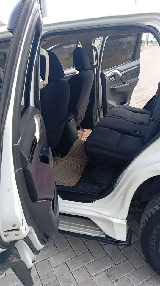 2018 Mitsubishi pajero