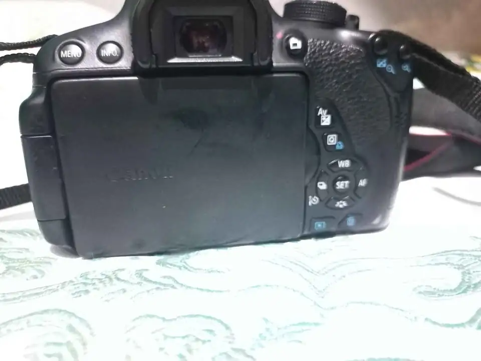 Di jual saja camera Canon eos 700d