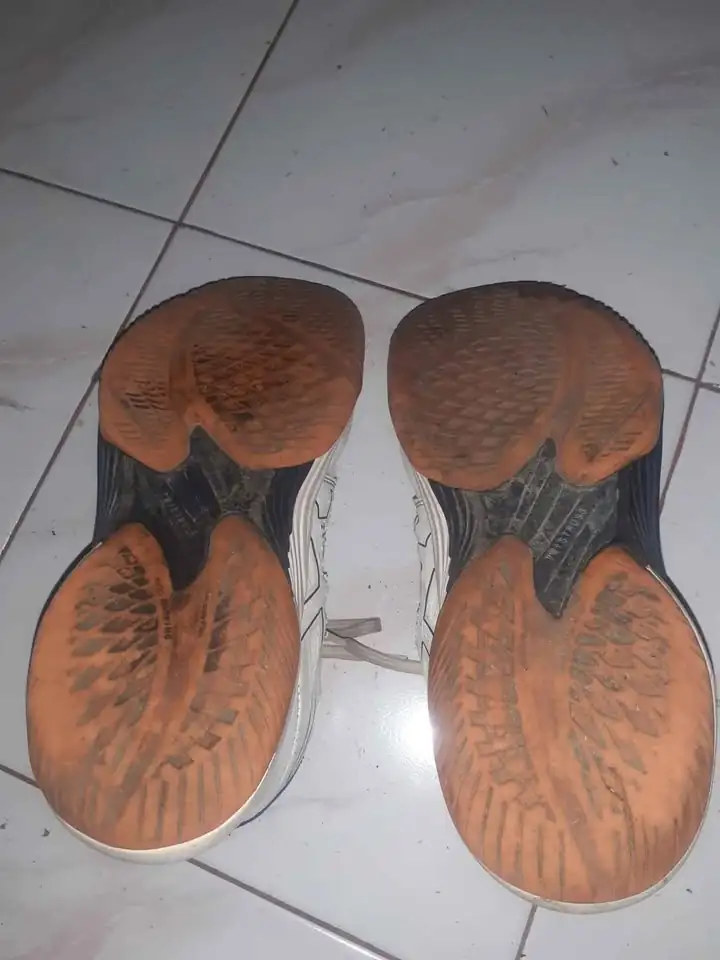 sepatu voly asics