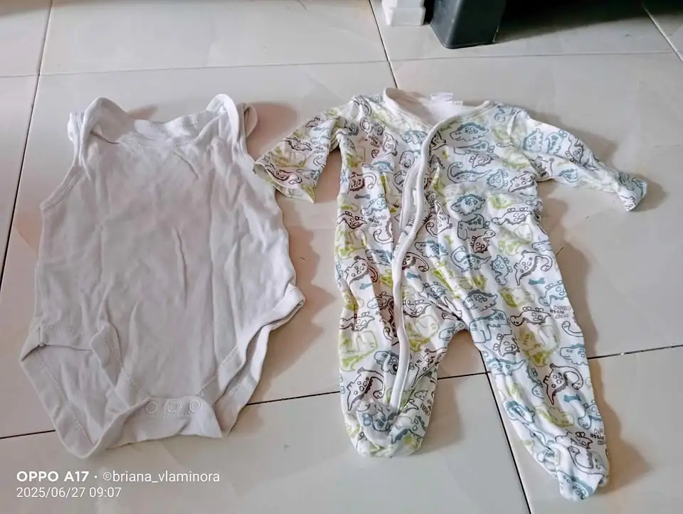 Pakaian bayi preloved