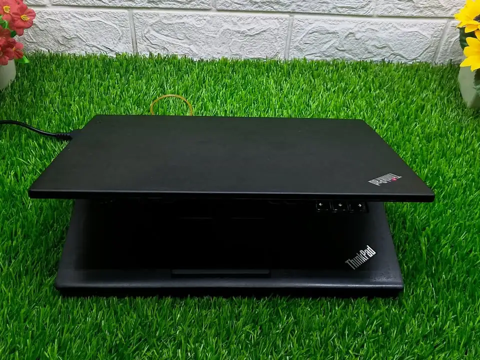 Laptop Lenovo Thinkpad x260 i5-6200U Ram 8GB SSD 256GB murah