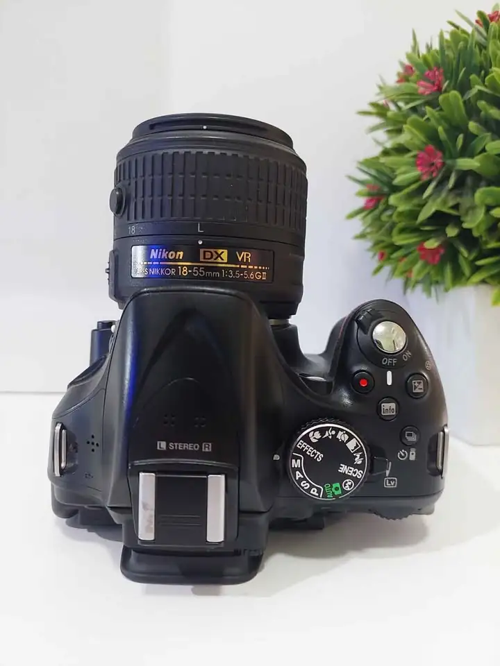 HARGA HEMAT!! NIKON D5200 KIT AF-S 18-55MM VR LCD VARI-ANGLE DSLR PEMU