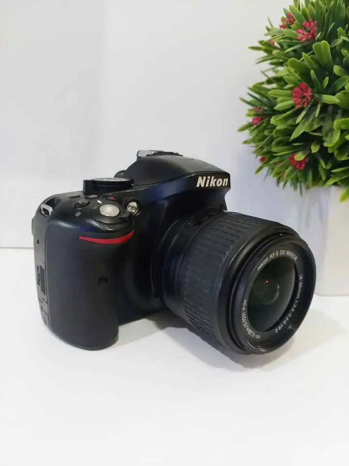 HARGA HEMAT!! NIKON D5200 KIT AF-S 18-55MM VR LCD VARI-ANGLE DSLR PEMU