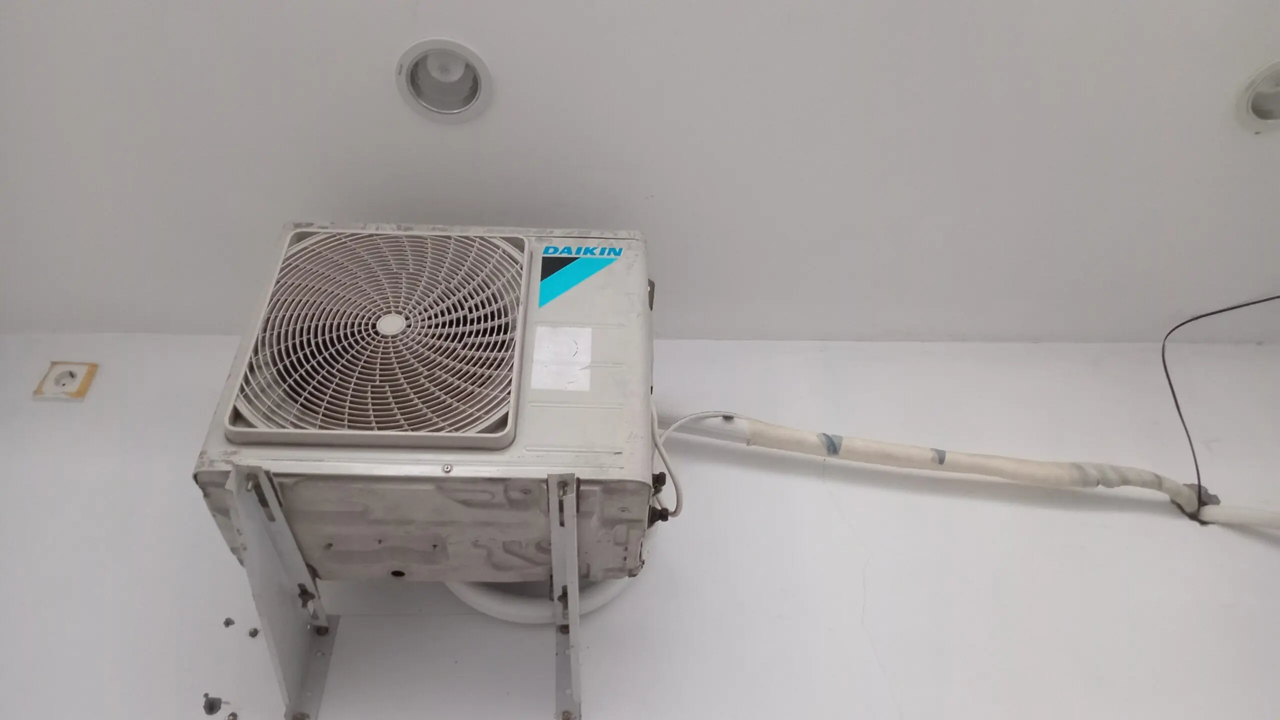 DIJUAL AC DAIKIN 1/2 PK