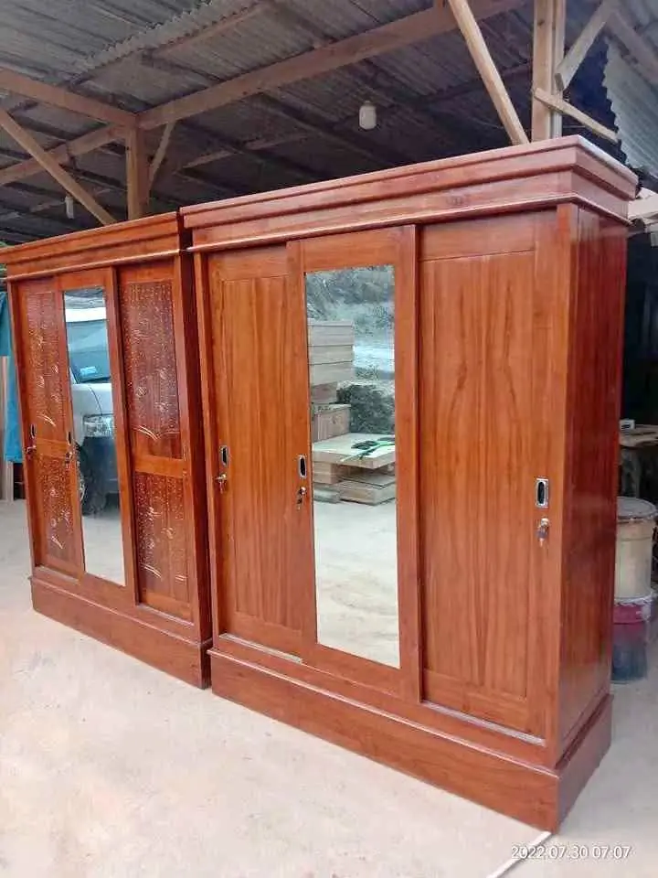 Lemari pakaian pintu 3 sledeng bahan kayu jati