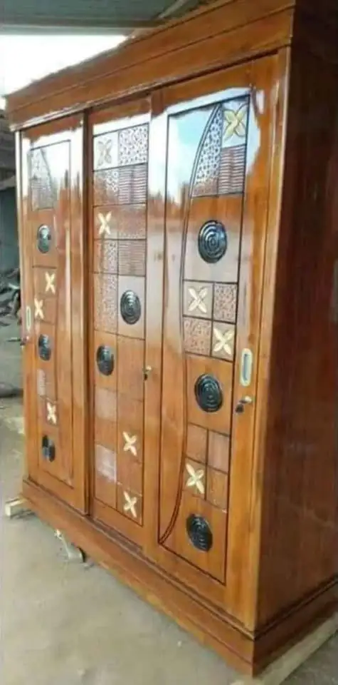 Lemari pakaian pintu 3 sledeng bahan kayu jati