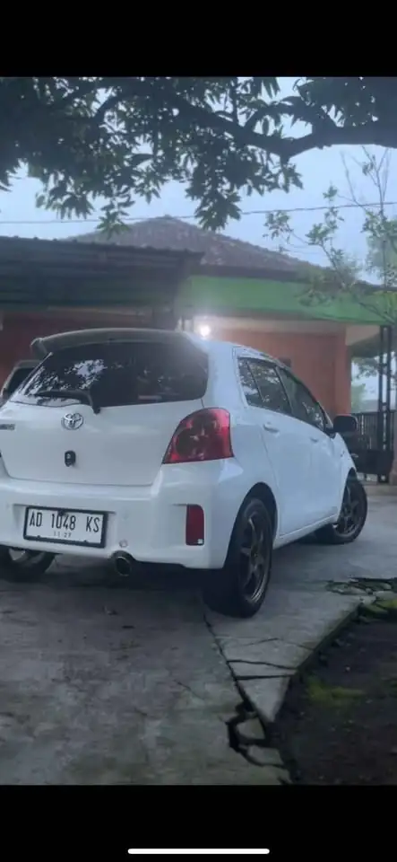 2012 Toyota yaris