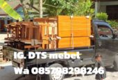 Meja dan kursi kedai
