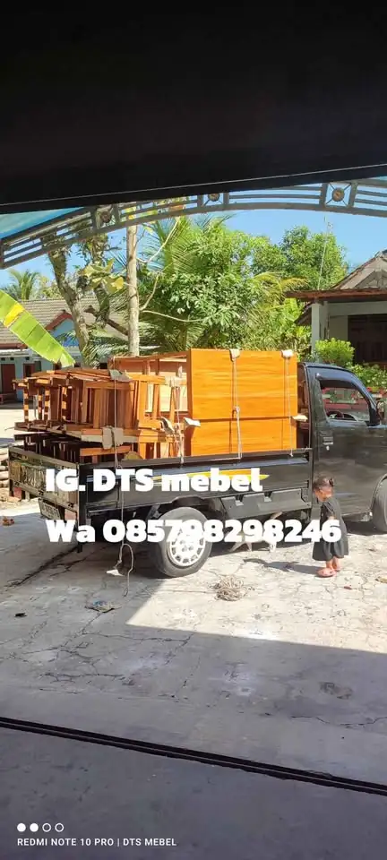 Meja dan kursi kedai