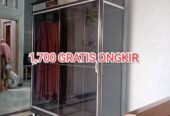 Lemari kaca full gantung