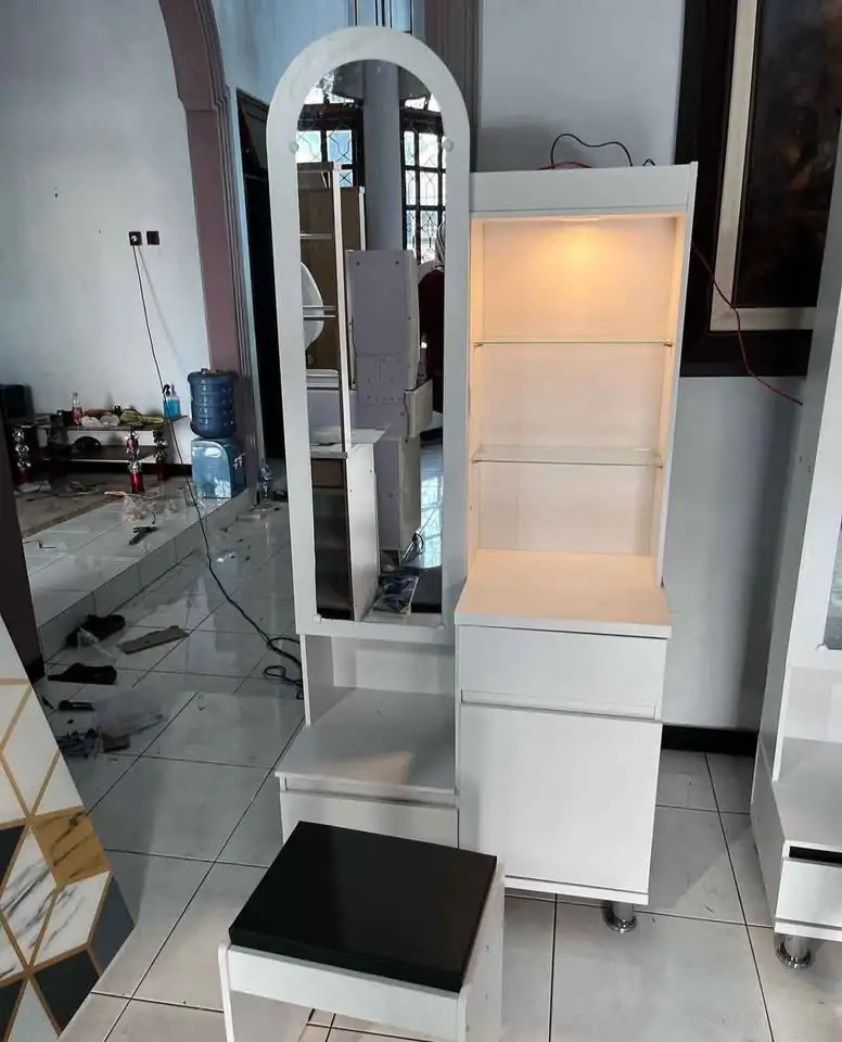 Meja rias lampu jumbo