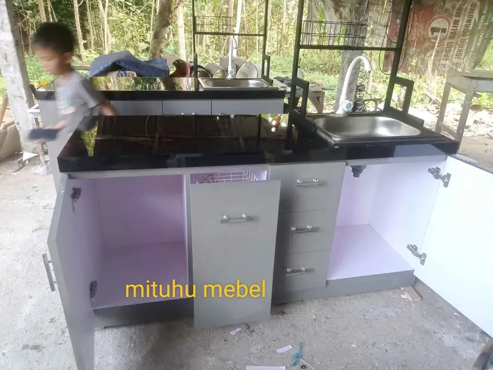Meja dapur plus wastafel kran dan rak piring