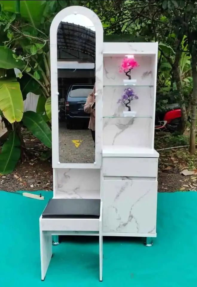 Meja rias lampu jumbo