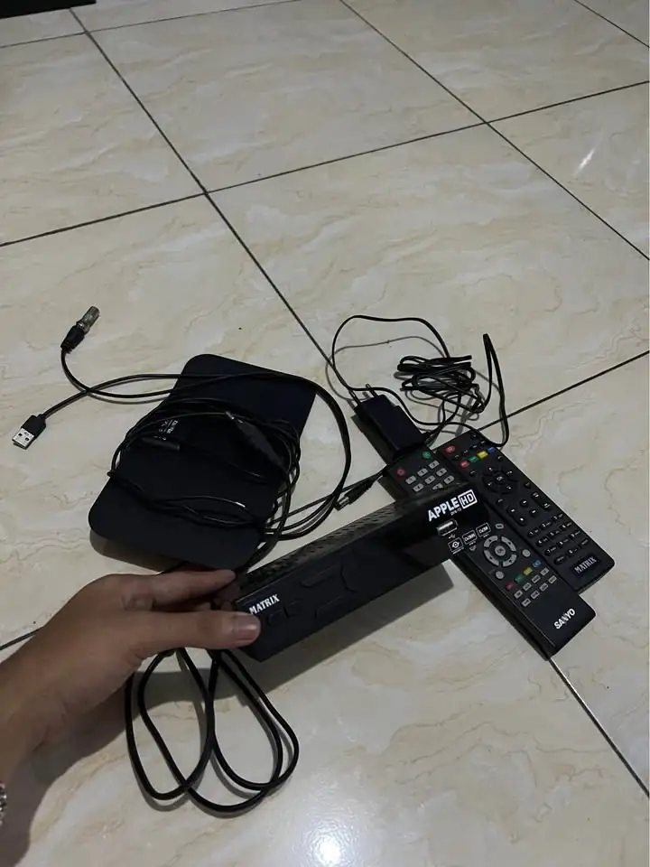 SALE !!! TV merk Sanyo 32 inc + Set box + antena