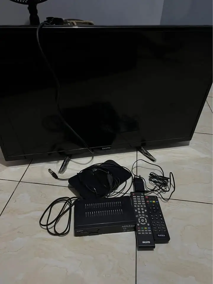SALE !!! TV merk Sanyo 32 inc + Set box + antena