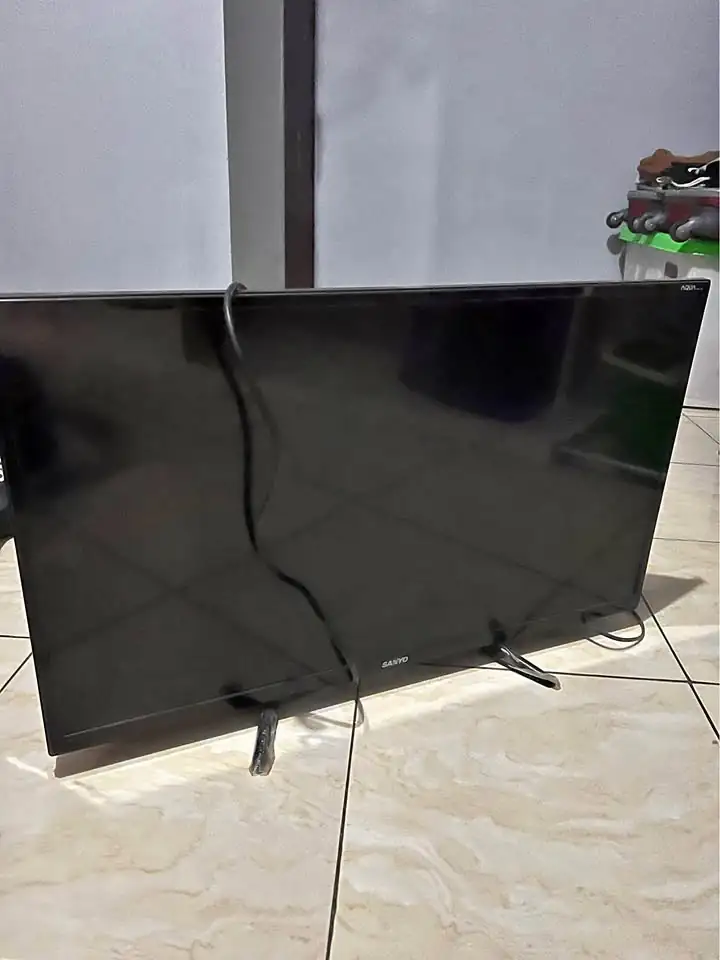 SALE !!! TV merk Sanyo 32 inc + Set box + antena