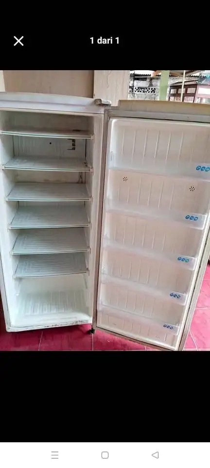 Dijual frizer merk LG kondisi normal