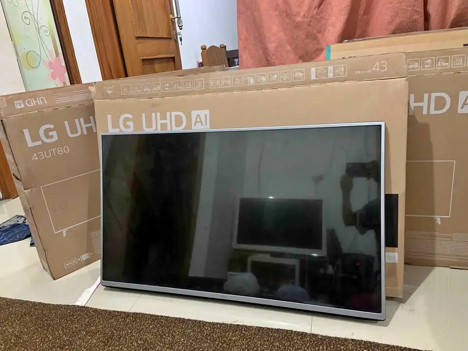 Jual 3 unit tv digital merk LG 43in.seri 43LF540T. Kndisi nyala minus