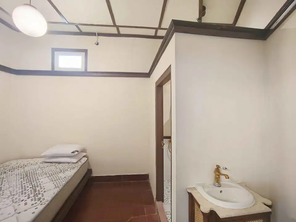 Dijual 7 KT 6 KM – Rumah 9 Miliar