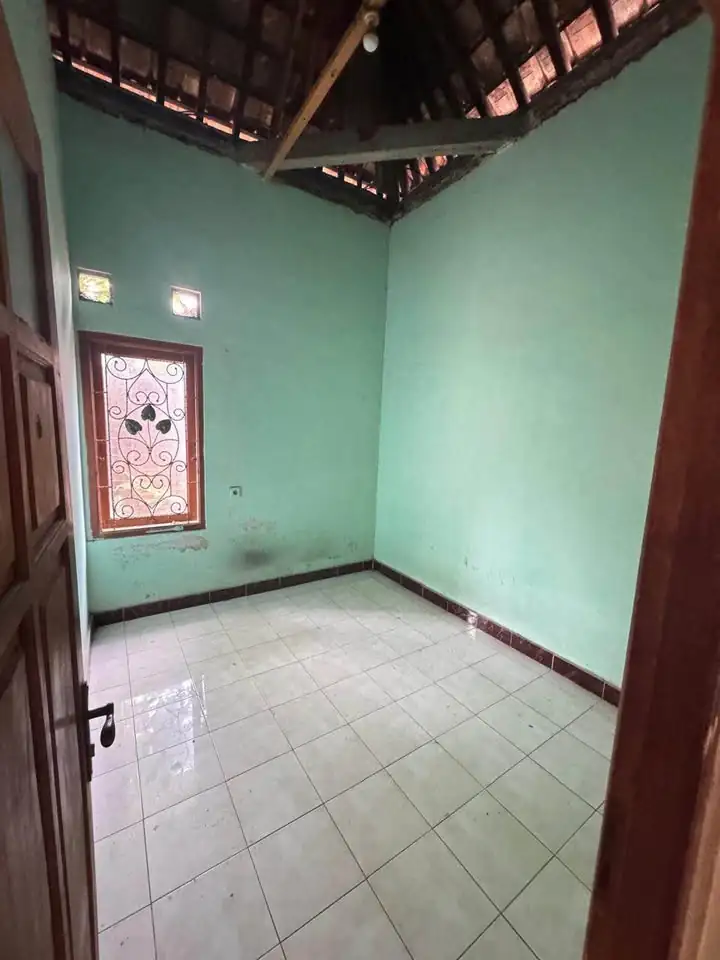 4 Beds 2 Baths – House