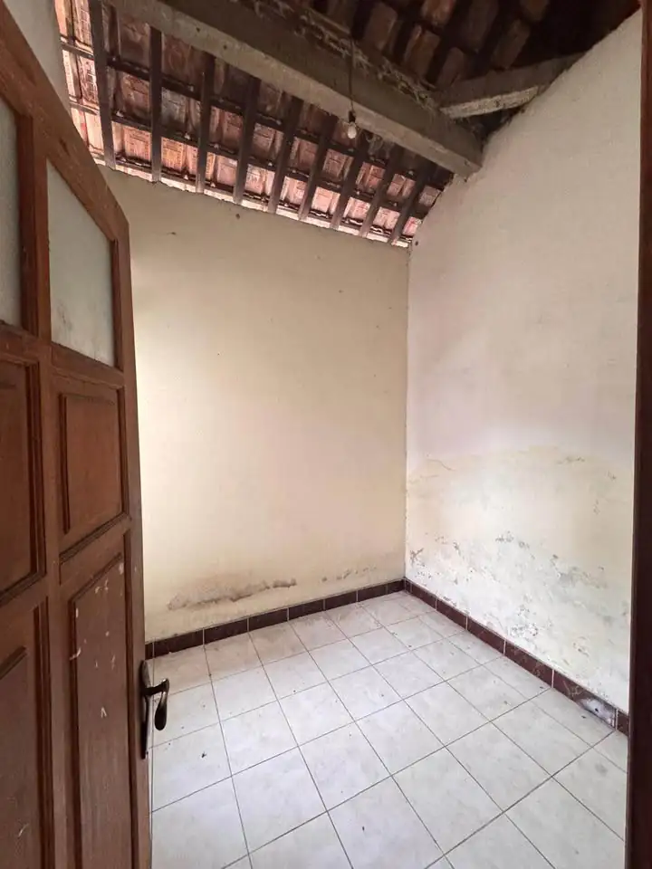 4 Beds 2 Baths – House