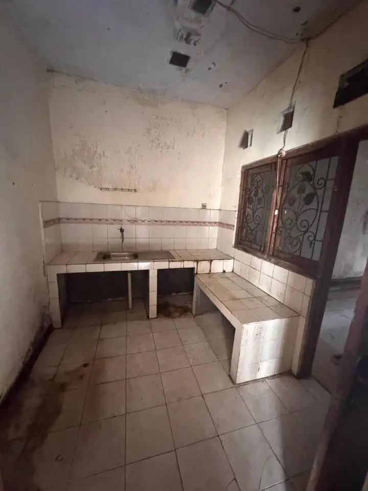 4 Beds 2 Baths – House