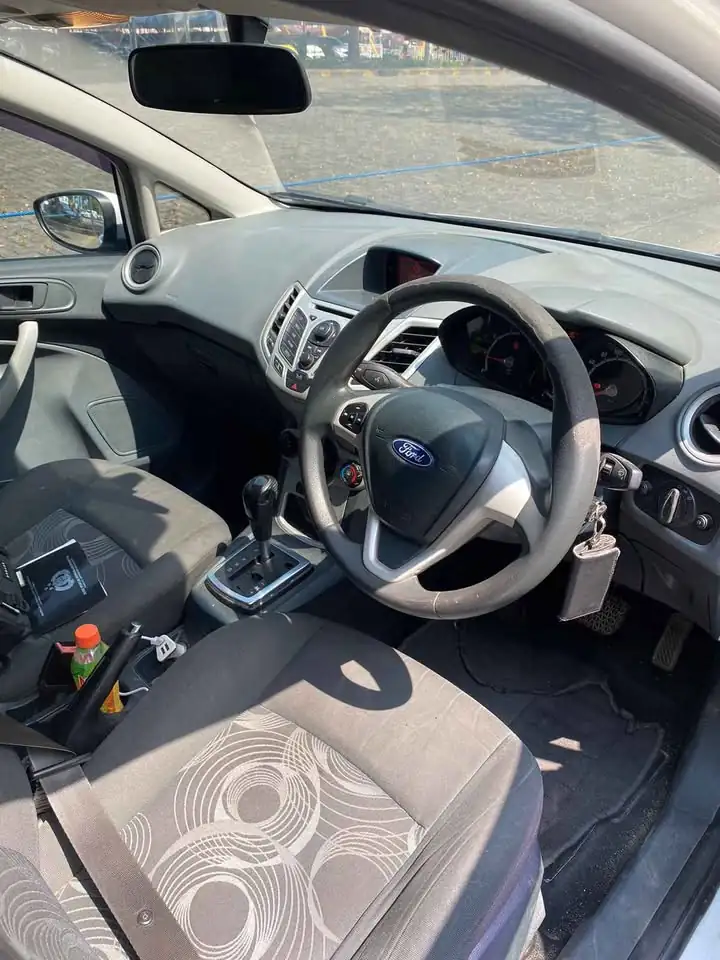 2012 Ford fiesta