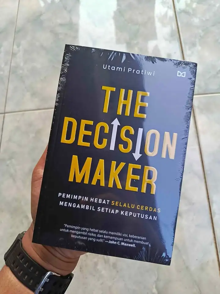 Buku THE DECISION MAKER Original