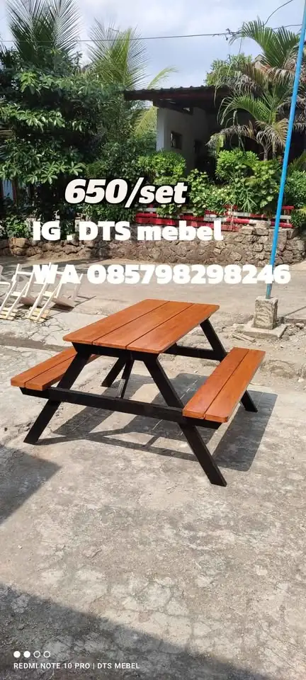 Meja dan kursi kedai