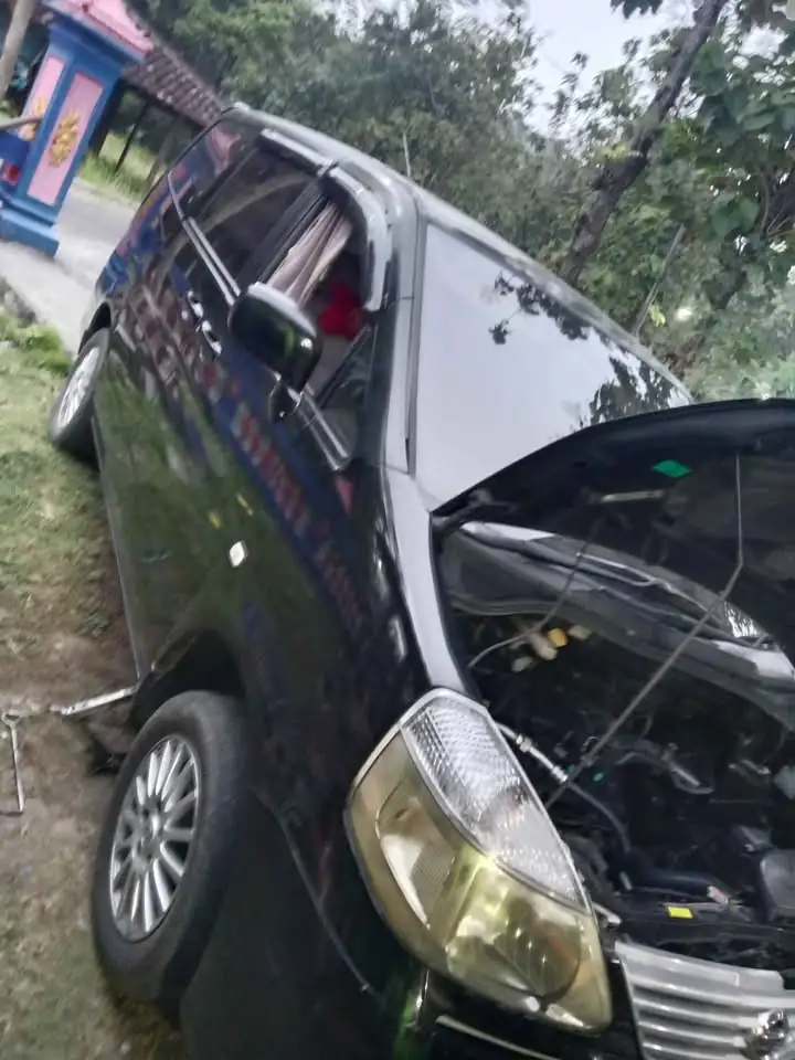 2004 Nissan serena