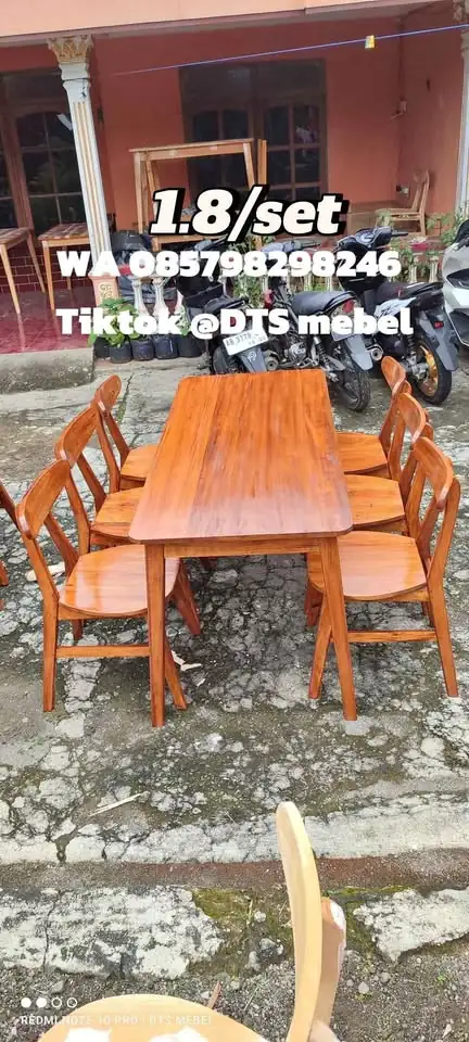 Meja dan kursi kedai