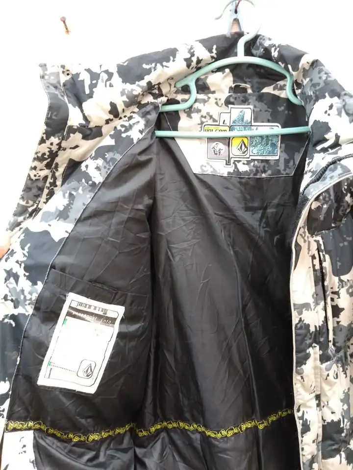 Jaket volcom