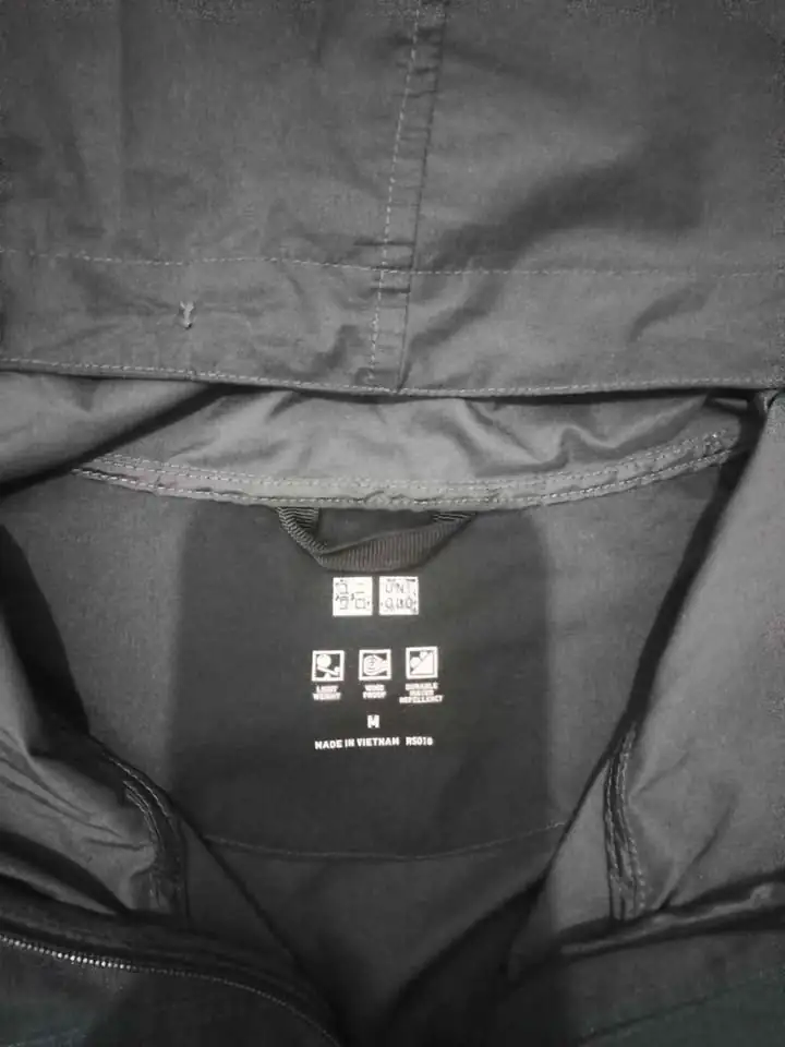 Jaket Running Uniqlo Anti UV Slim Fit Windbreaker