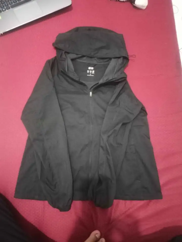 Jaket Running Uniqlo Anti UV Slim Fit Windbreaker