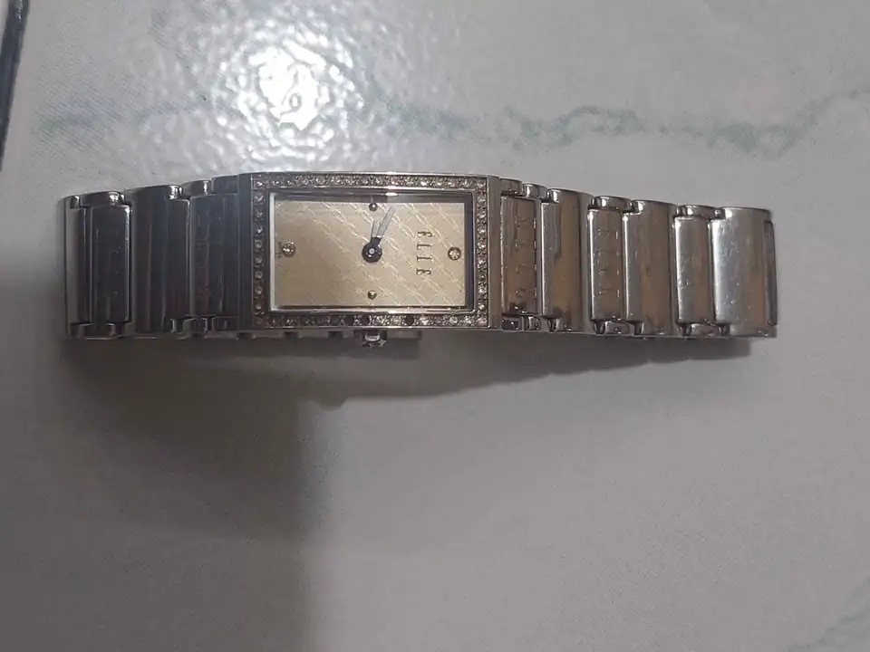 Jual jam tangan cewek Elle ori mulus normal hrg 175 rb