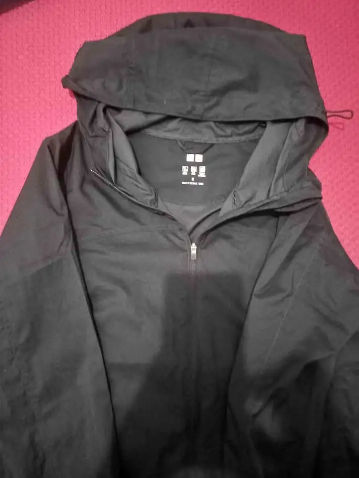 Jaket Running Uniqlo Anti UV Slim Fit Windbreaker