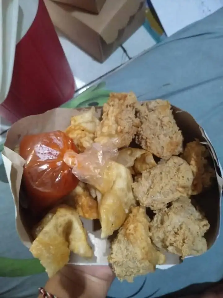risol dan pangsit goreng