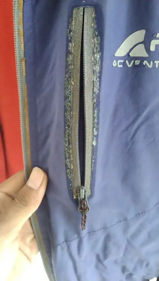 Dijual Jaket Arei 200 nego – resleting saku kanan kirin dan leher doll