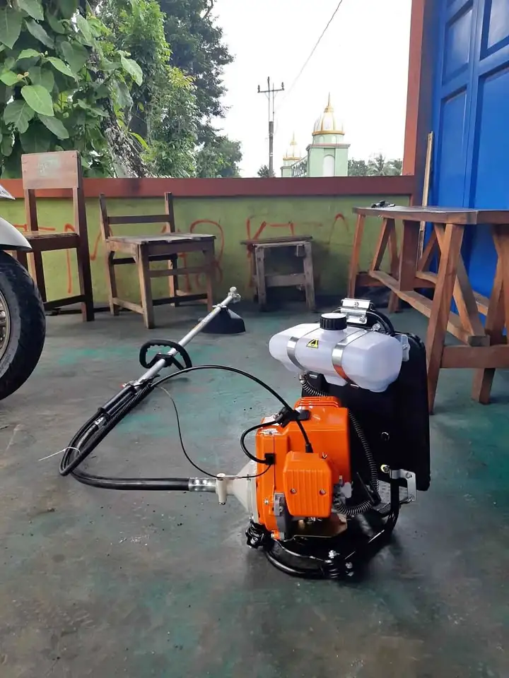 Mesin potong rumput 1x pakai like new