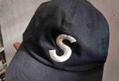 Topi supreme logo S