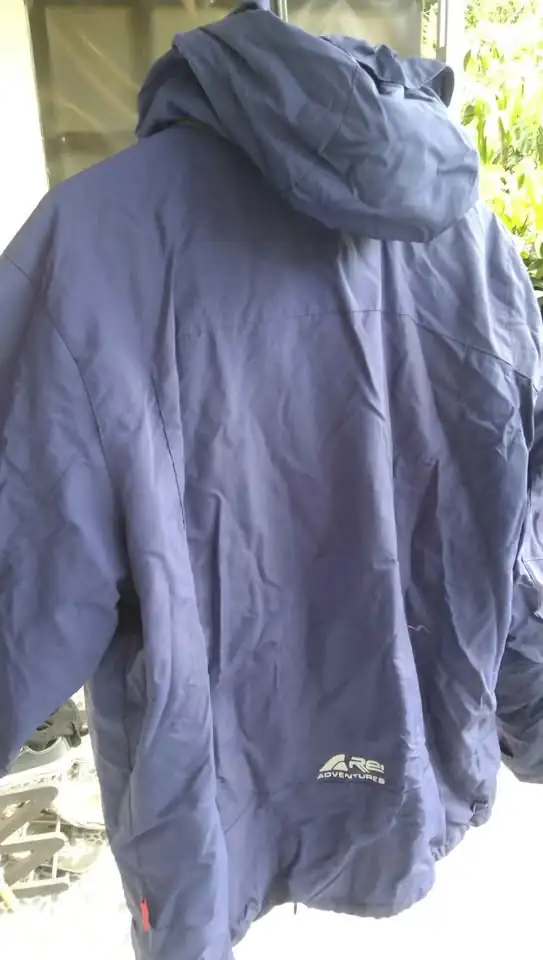 Dijual Jaket Arei 200 nego – resleting saku kanan kirin dan leher doll