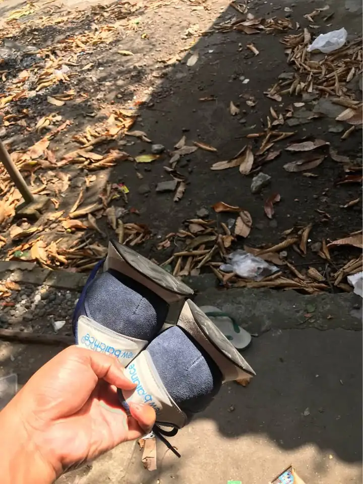 Di jual sepatu NB