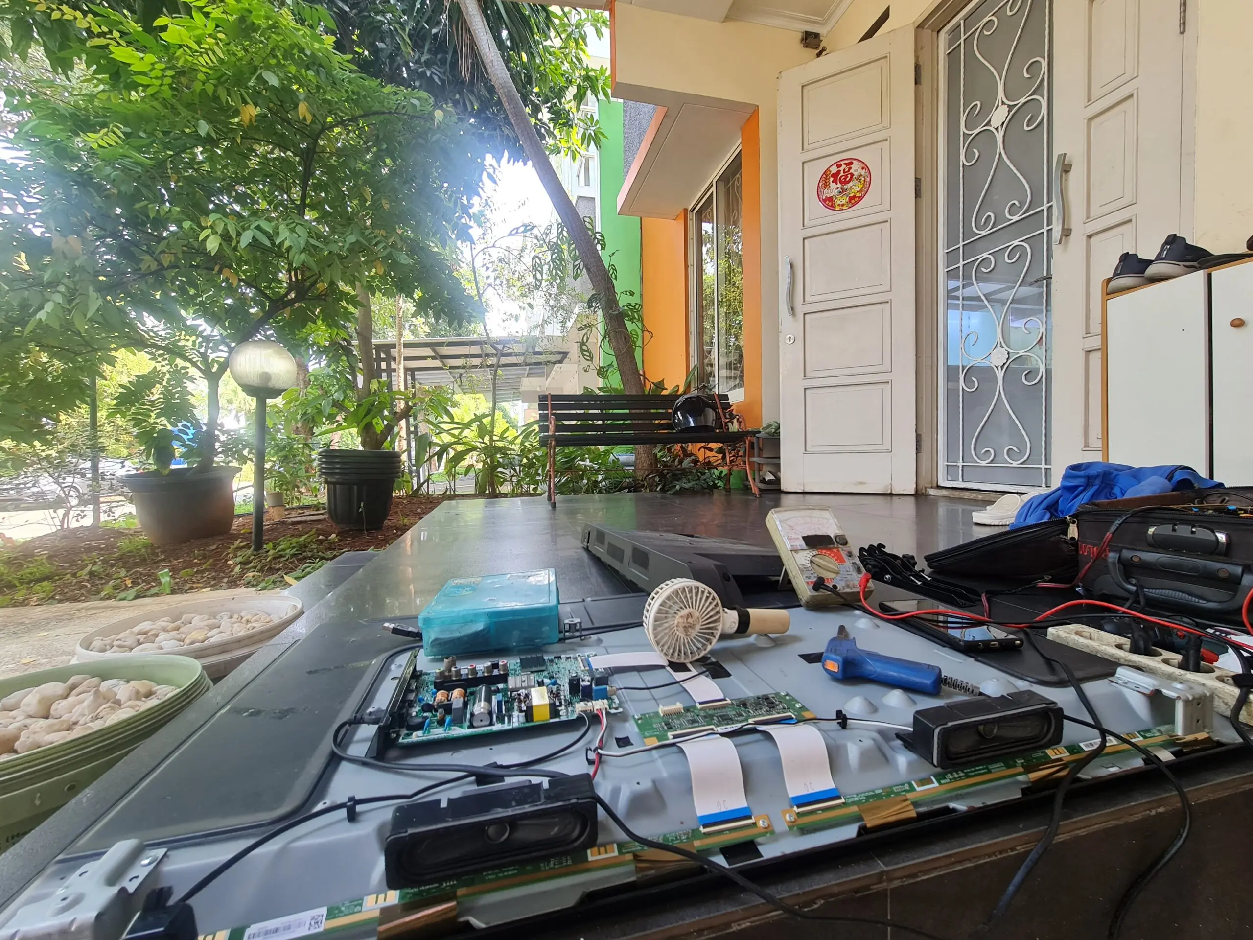 service tv terdekat
