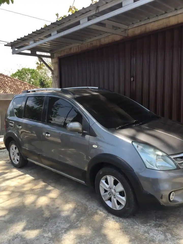 Mobil bekas murah GrandLivina XGEAR Matic TH 2008