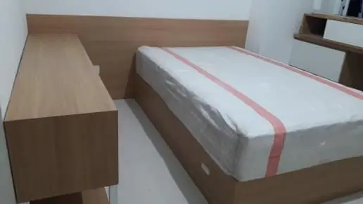 Tempat tidur ranjang
