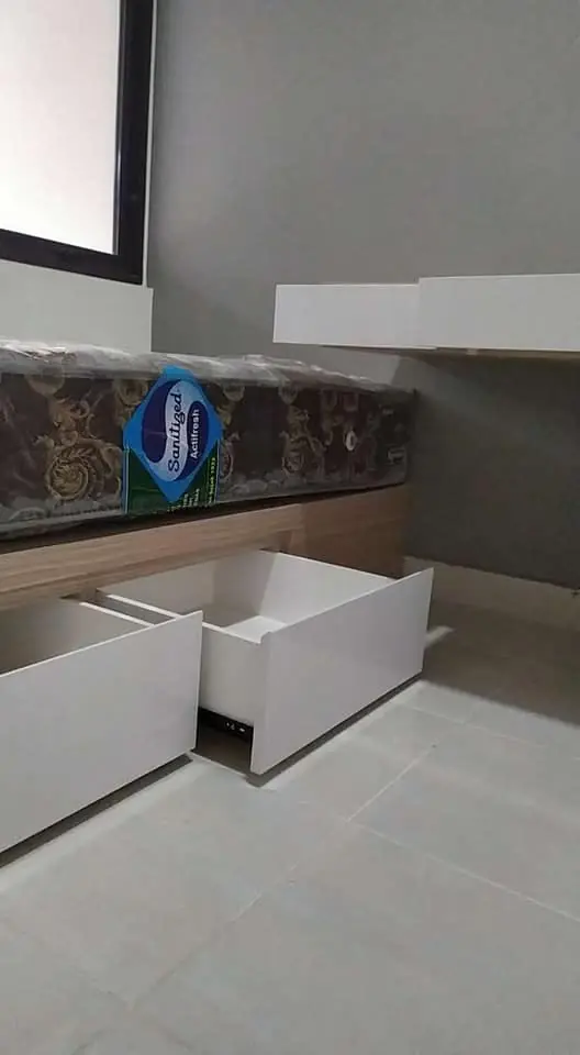 Tempat tidur ranjang