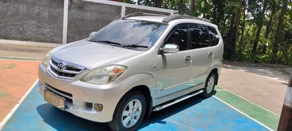 mobil bekas murah Avanza G Tahun 2011