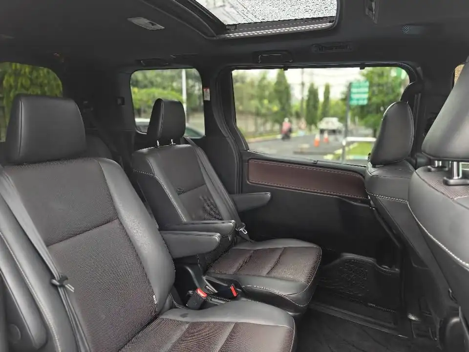2019 BU TOYOTA VOXY PANORAMIC SUNROOF hari ini harus jadi uang